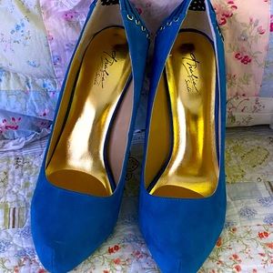 Size 9 Thalia Sodi pumps. Never worn.